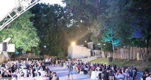افطاری ساده دانشگاه علوم پزشکی شهید بهشتی در کاخ نیاوران تهران / واکنش دانشجویان به تجمل گرایی دانشگاه + تصاویر