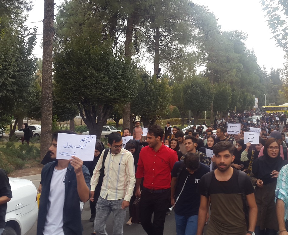 جمعی از دانشجویان دانشگاه شیراز خواستار ایجاد ساختاری قانونی برای حل موضوعات آموزشی شدند