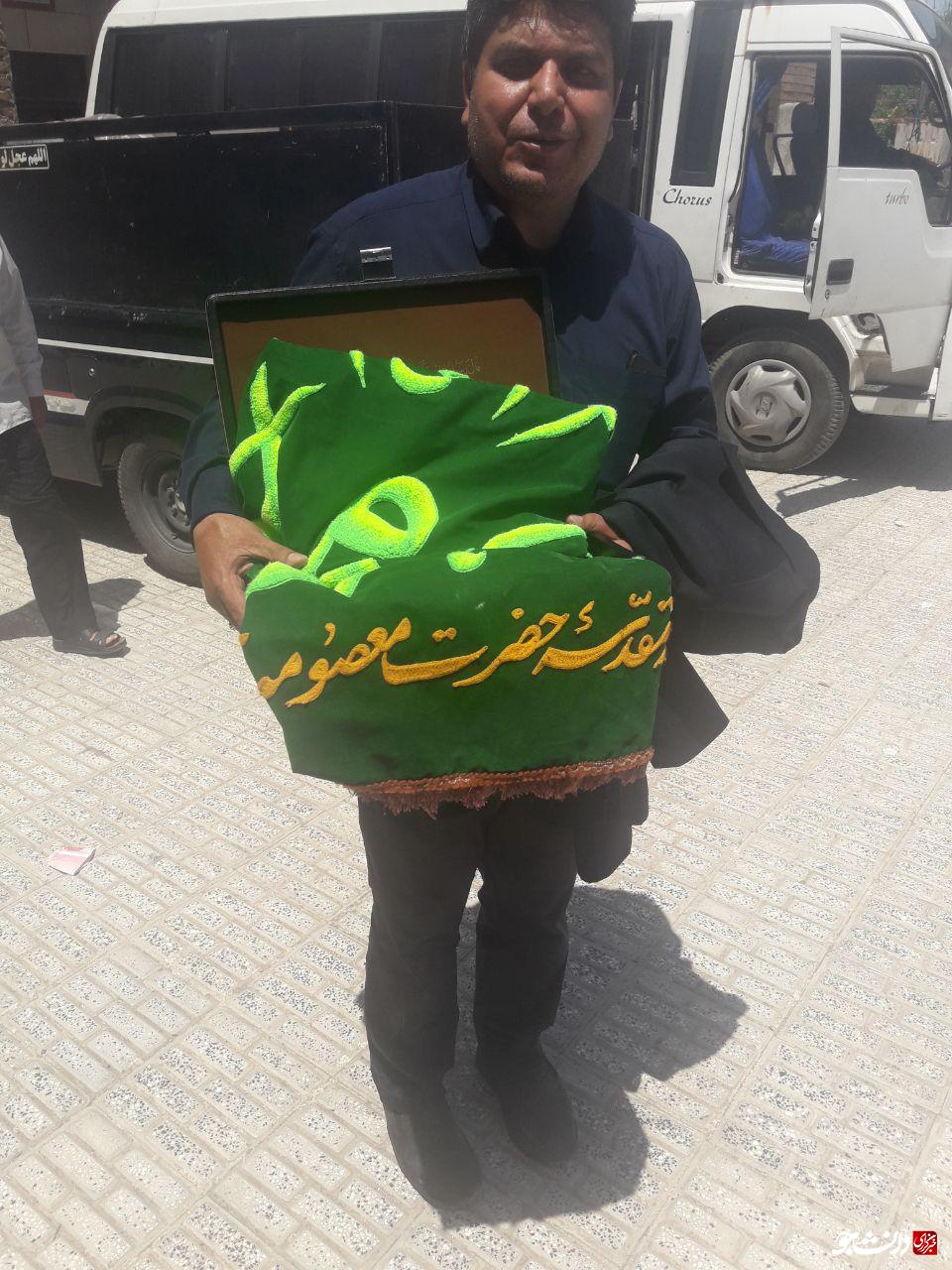 جهادگران دانشگاه فردوسی مشهد به پرچم حرم حضرت معصومه (س) متبرک شدند+تصاویر