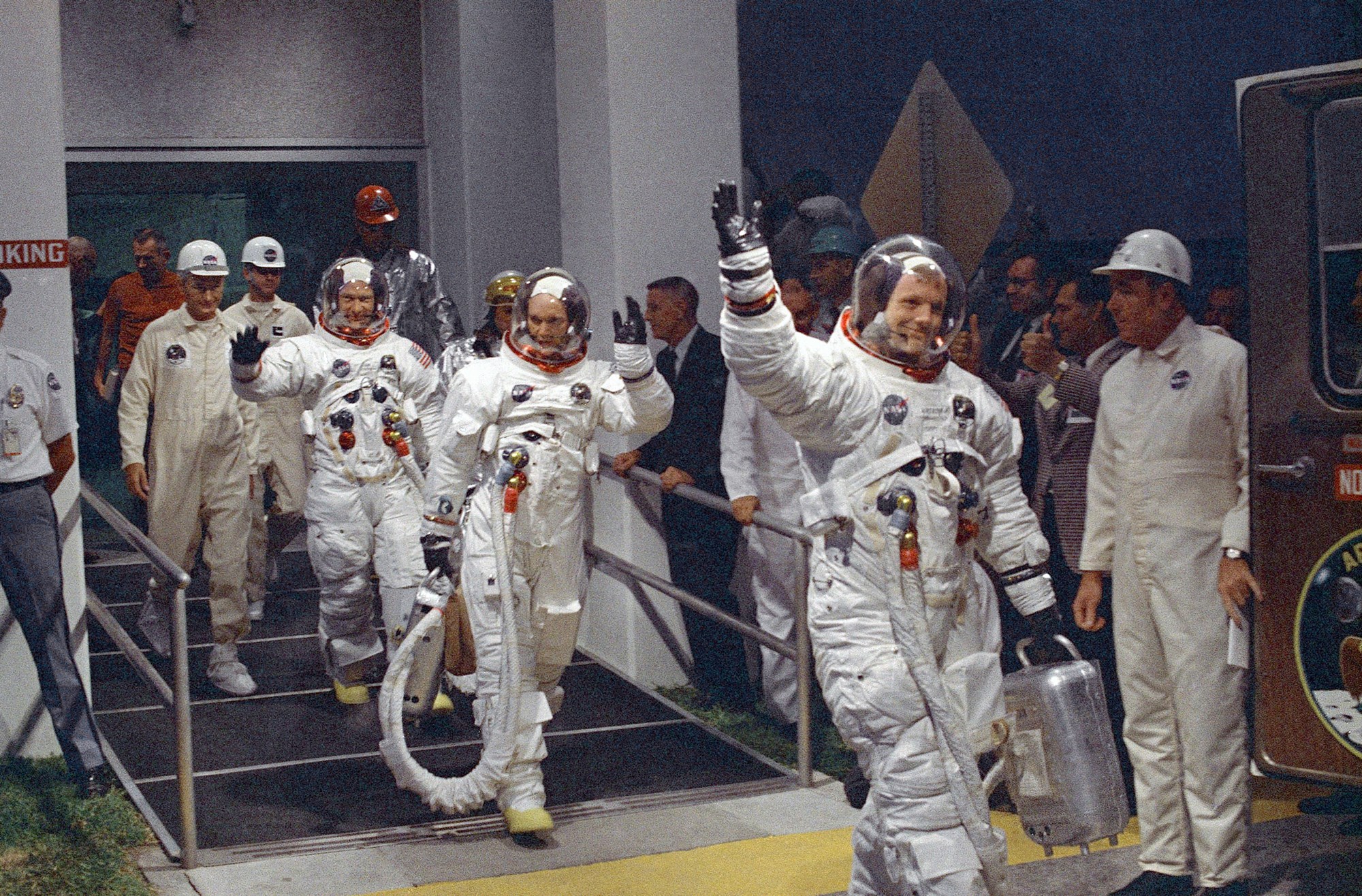 پشت پرده‌هایی از ماموریت فضانوردان آپولو ۱۱ که تاکنون نمی‌دانستید / از چالش‌های سفر به ماه تا فریب کاری‌ها