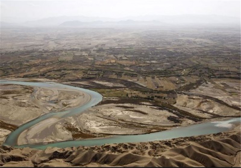 آقایان برای حق آبه هیرمند مصوبه ای دادند که تنها موجب ضرر ایران شد/ آمریکایی‌ها در حاشیه رودخانه هیرمند افغانستان ۲۰۰ هکتار را برای کشت خشخاش آماده کرده‌اند