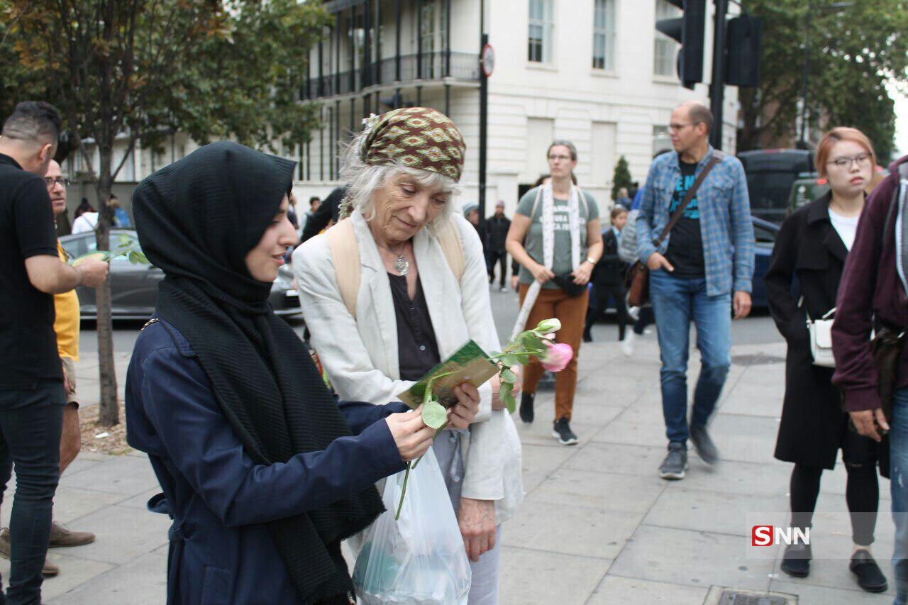 از معرفی امام حسین تا اهدای گل و آب به مردم بریتانیا در روز عاشورا / مروری بر فعالیت‌های گروه عاشورا در اروپا