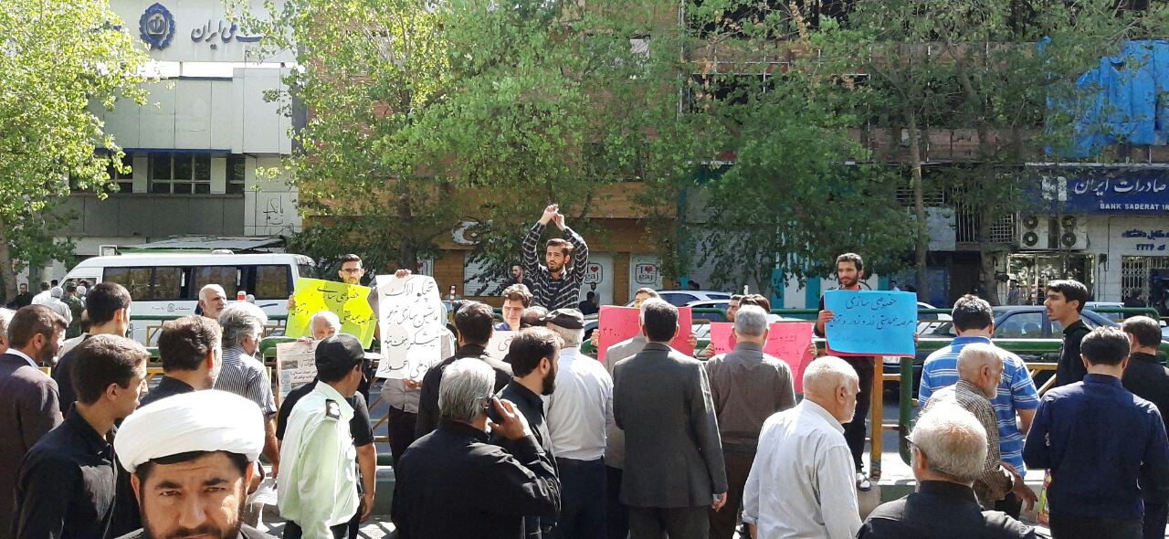 دانشجویان تهرانی در حمایت از مطالبات کارگران هفت تپه و هپکو تجمع کردند