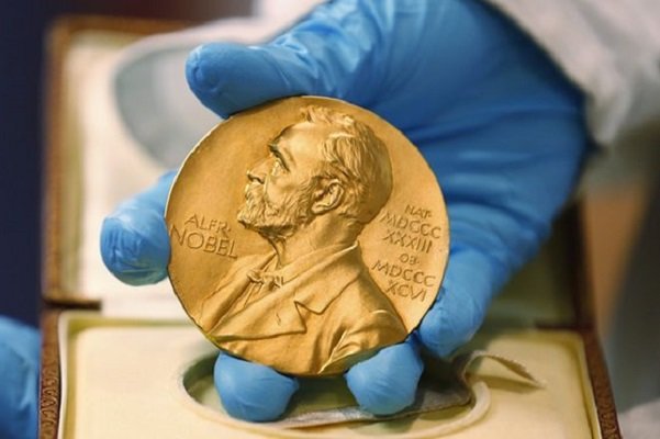 باتری‌های لیتیوم یونی نوبل شیمی را تقدیم ۳ محقق کرد