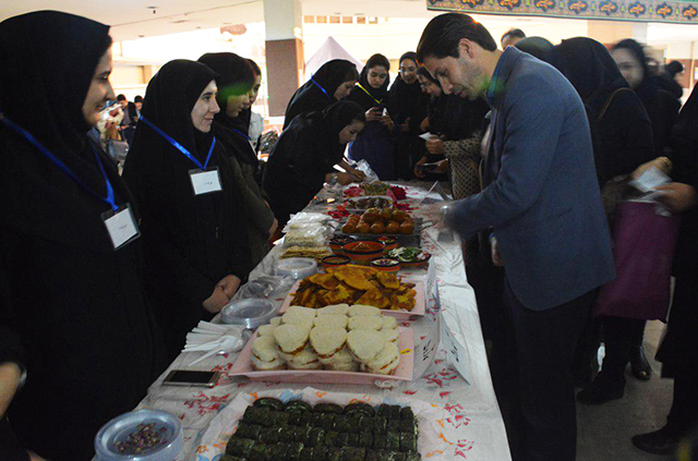 سومین جشنواره طبخ غذا‌های محلی دانشجویی در دانشگاه تبریز برپا شد