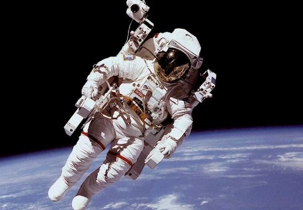 وزن نسل جدید لباس‌های فضایی چقدر است / مشکلات حرکتی در راهپیمایی فضانوردان