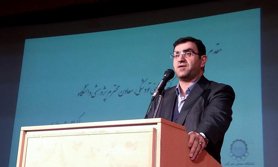 حسینی: مهم‌ترین مشکل اساتید دانشگاه درآمد پایین است