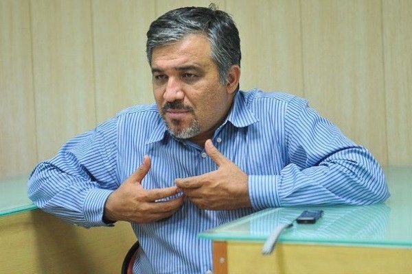 تاجرنیا: مردم احساس می‌کنند بعد از انتخاب کنار می‌روند/ در ایران روحیه‌ی کار جمعی وجود ندارد