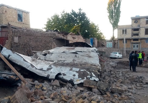 خدمات رسانی دانشجویان جهادگر آذربایجان شرقی در مناطق زلزله زده میانه