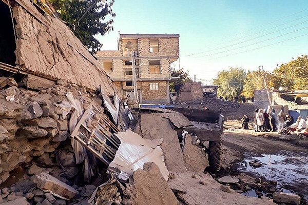 خدمات رسانی دانشجویان جهادگر آذربایجان شرقی در مناطق زلزله زده میانه/ دانشگاهیان برای کمک به مردم هم‌صدا شدند