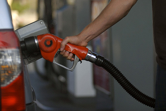 دولت تمام توان خود را برای اصلاح ساختار مصوبه افزایش قیمت بنزین به کار ببرد