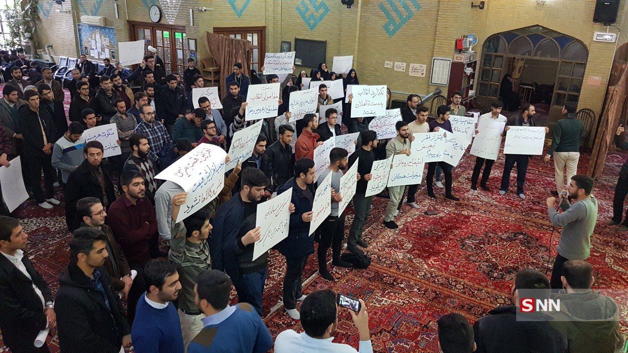 تجمع اعتراضی دانشجویان بسیجی تبریز با فشار‌های نهاد امنیتی به مسجد شهر انتقال یافت + فیلم و عکس