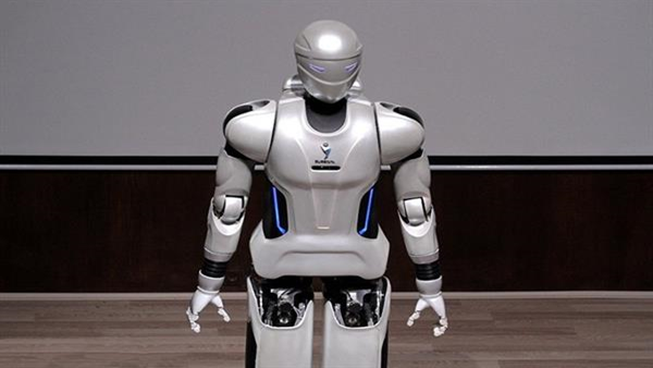 استفاده از اندام مصنوعی رباتیک در افرادی با نقص‌های جسمانی / ربات سورنا ۴ کاملا بومی است