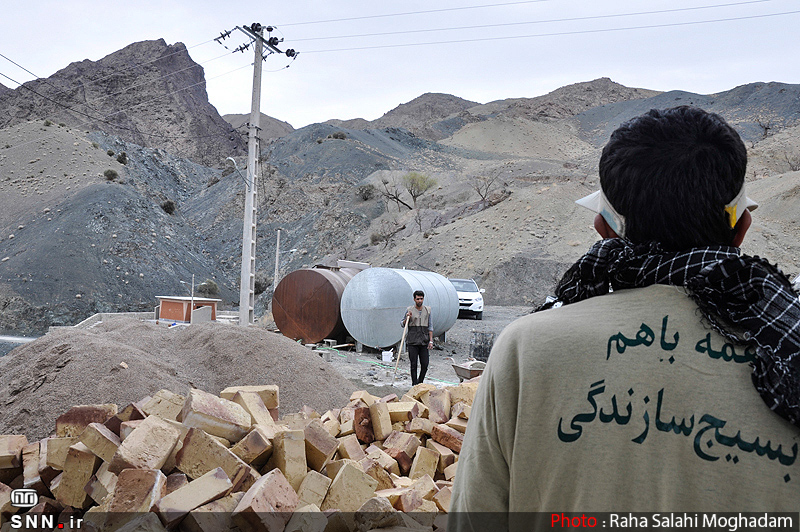 جهادگران دانشجو در روستای اشبلا خانه می‌سازند