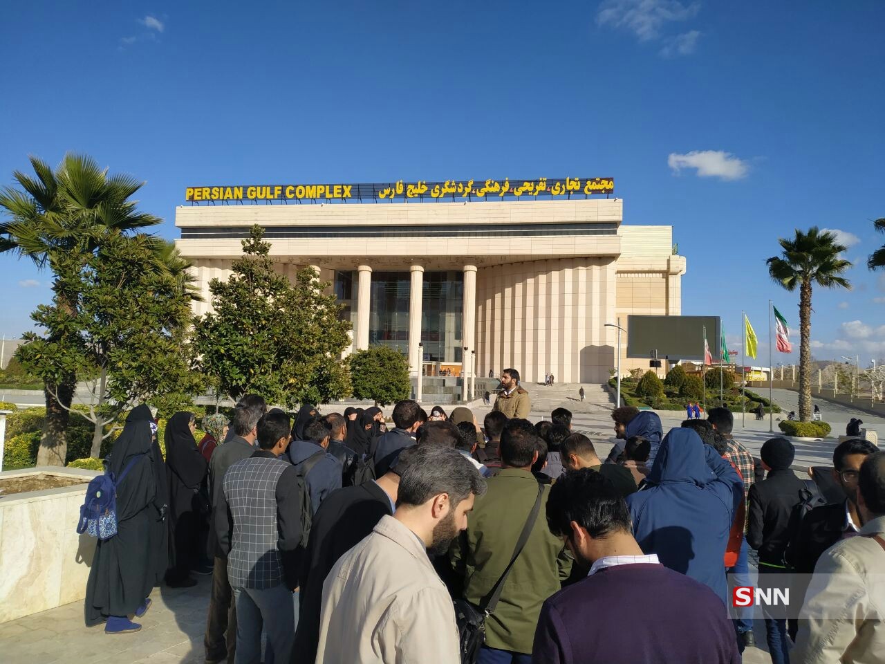 بماند/// دانشجویان دانشگاه شیراز امروز ۲۸ آذر از مناطق مرفع و محروم شهر بازدید کردند