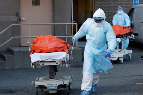 عکس/ ازدحام کشته‌های کرونایی در راهرو‌های بیمارستان نیویورک