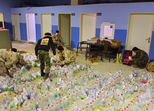 پنجشنبه//جهادگران کردستان ۱٢۰۰ بسته مواد بهداشتی بین مردم مناطق محروم سنندج توزیع کردند