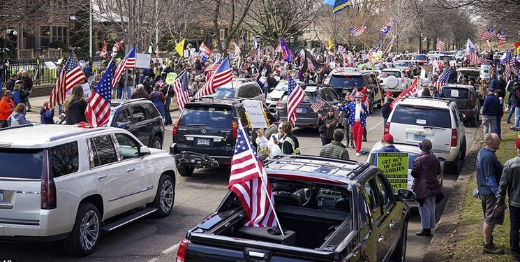 تظاهرات هزاران آمریکایی علیه فرمانداران ایالتی