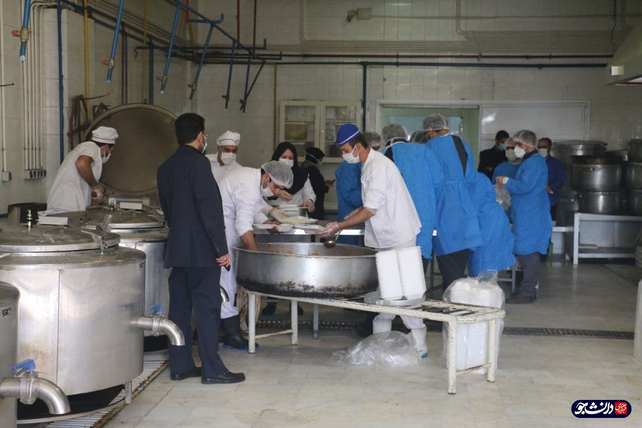 دانشجویان البرزی ۲۰۰۰ وعده غذای گرم بین خانواده‌های کم برخوردار کرج توزیع کردند