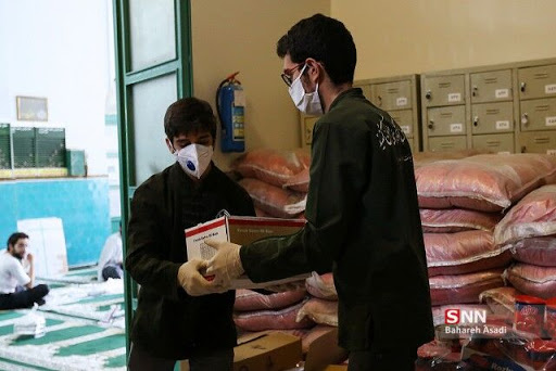آماده//جهادگران دانشگاه علوم پزشکی کردستان به توزیع بسته‌های غذایی بین نیازمندان پرداختند