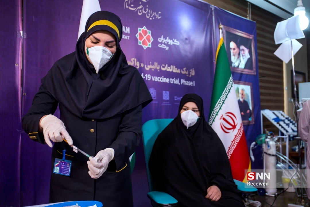 مرحله دوم تزریق واکسن کرونا به فرزند رئیس ستاد اجرایی فرمان امام و دو داوطلب دیگر+ عکس