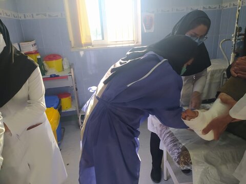 دانشجویان دانشگاه علوم پزشکی یاسوج در مناطق زلزله زده سی‌سخت خدمت رسانی کردند