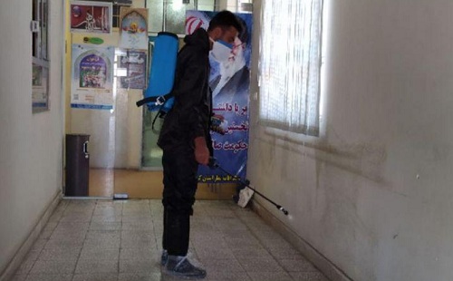 //جهادگران بسیج دانشجویی دانشگاه علوم پزشکی کرمانشاه اقدام به گندزدایی برخی بیمارستان‌های استان کردند
