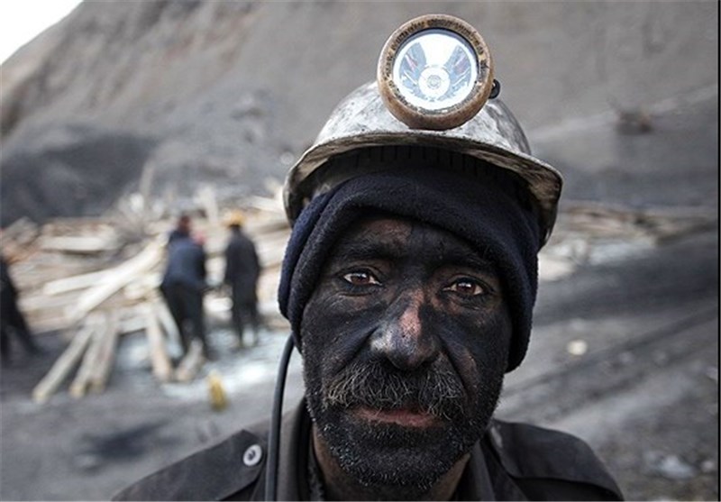 عدم شفافیت مسئولین زغالسنگ کرمان، کار دستشان داد/ کارگران معترض خواستار ثبت قرارداد هستند