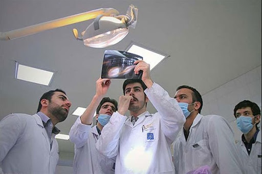تیتر دوشنبه//// حاشیه‌های کارورزی در دانشگاه علوم پزشکی مشهد / دوره ۲۰ روزه‌ای که به ۱۲ روز رسید