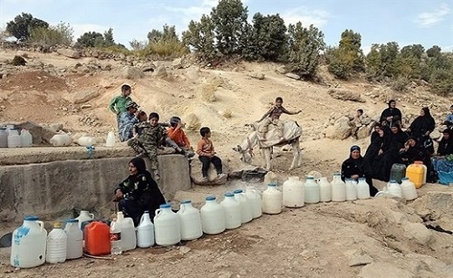 بازدید میدانى فعالان دانشجویى خوزستان از غیزانیه / مردم از نحوه اجراى طرح آبرسانى و انتشار اخبار دروغ از سوى صدا و سیما گلایه مندند