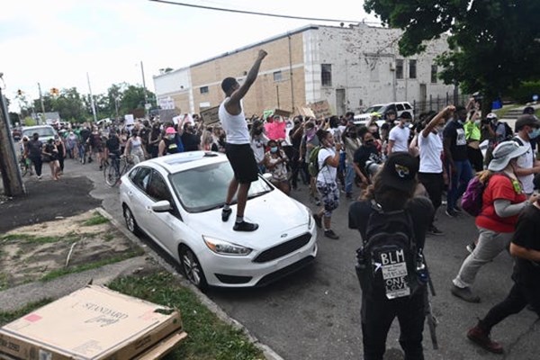 قتل جوان سیاه‌پوست به دست پلیس دیترویت/ معترضان بار دیگر به خشم آمدند
