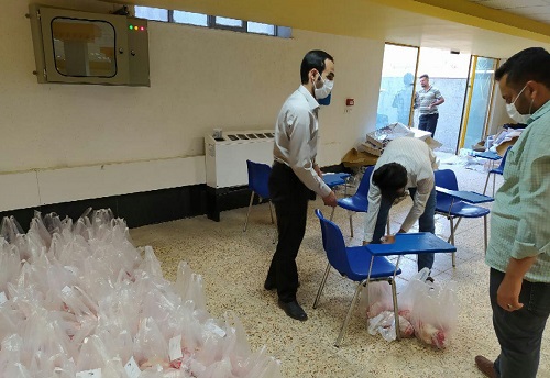 //دانشجویان دانشگاه آزاد کرمانشاه ۴۰۰ بسته غذایی پروتئینی بین نیازمندان توزیع کردند