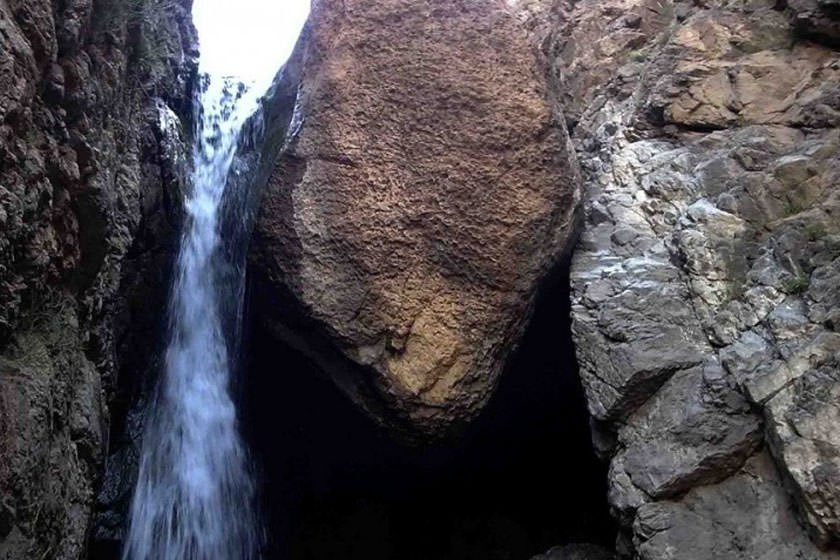 نردبانی برای سفر به آبشار قره سو مشهد