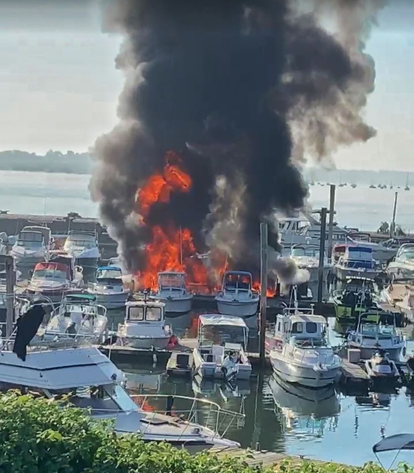 آتش‌سوزی چندین قایق در اسکله نیویورک