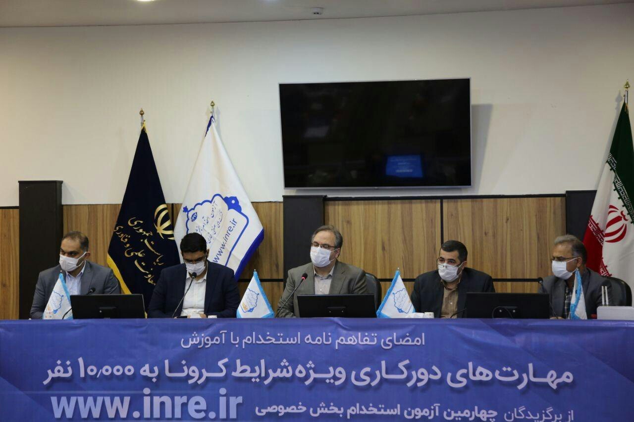 ۱۰ هزار برگزیده آزمون استخدام بخش خصوصی مهارت‌های دورکاری را رایگان آموزش می‌بینند
