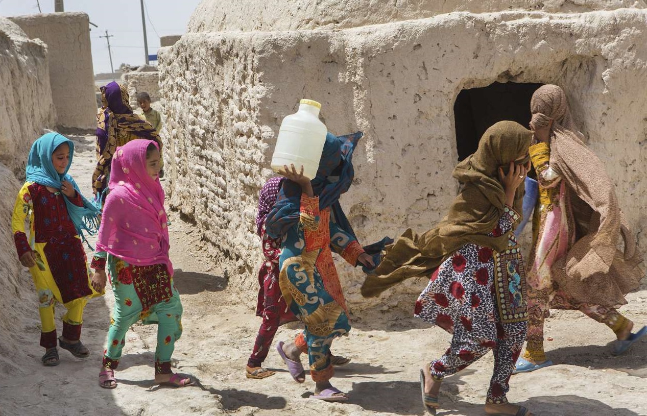 تراژدی بی آبی‌های بلوچستان / ۳۰۰۰ روستا با تانکر آبرسانی می‌شوند!