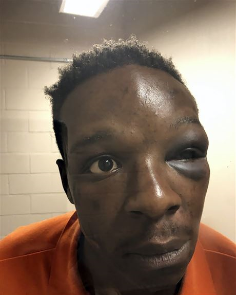 ضرب‌ و‌ شتم یک سیاه‌پوست به دست پلیس آمریکا مقابل چشم خانواده‌اش +فیلم