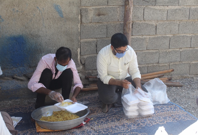 //بیش از یک هزار پرس غذای نذری از سوی بسیج دانشجویی بین نیازمندان مینابی توزیع شد