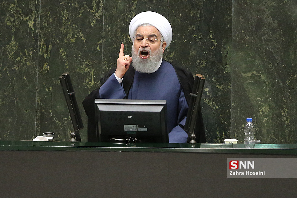 نیشخند تلخ روحانی به مدیریت دولت در افزایش قیمت بنزین/ سوءمدیریتی که کشور را در آبان 98 آتش زد!