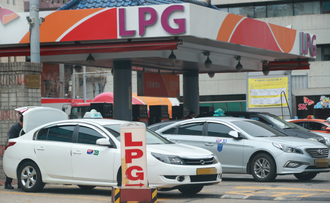 تعارض منافع وزارت نفت دلیل اصلی عدم گسترش LPG در خودرو‌ها / درآمد 12 هزار میلیارد تومانی برای دولت با توسعه صنعت اتوگاز
