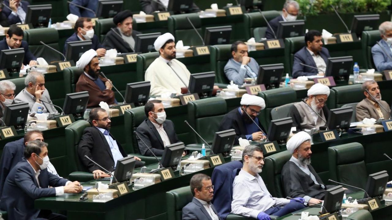 مجلس شورای اسلامی با دو فوریت عقب نشینی کرد!