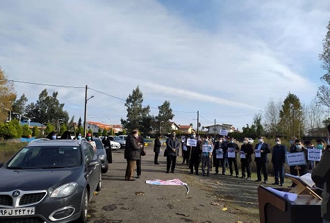 تجمع اعتراضی جمعی از دانشجویان بسیج دانشجویی استان گیلان مقابل نمایندگی وزارت خارجه