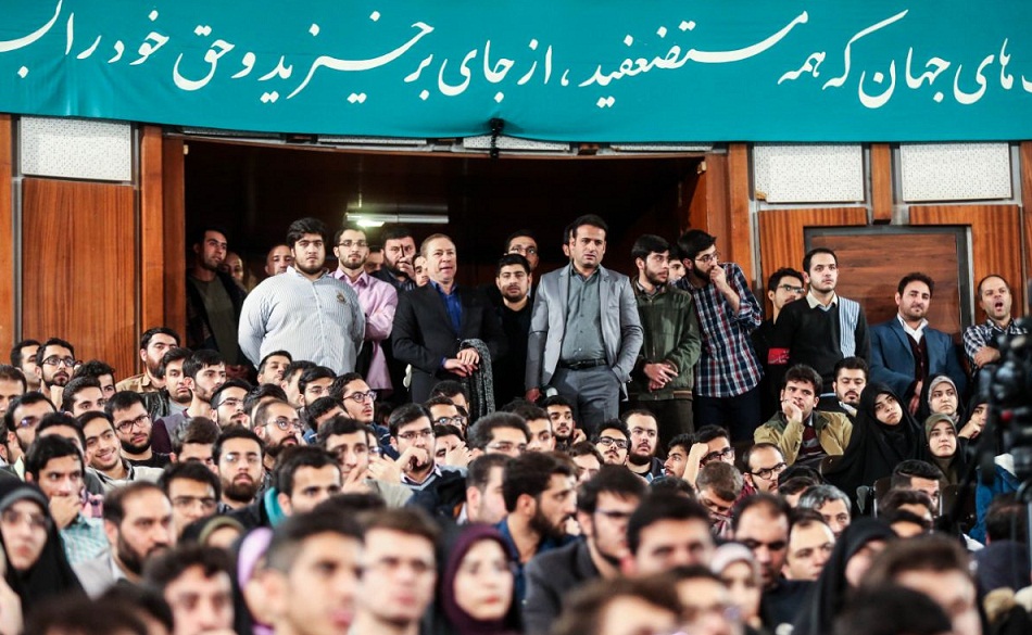 پیرِ به باطن جوان / حکایت ۱۶ آذر‌هایی که رنگ دانشگاه تهران را به خود دارد