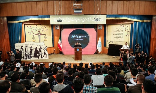 منتشر نشود/پیرِ به باطن جوان / حکایت ۱۶ آذر‌هایی که رنگ دانشگاه تهران را به خود دارد