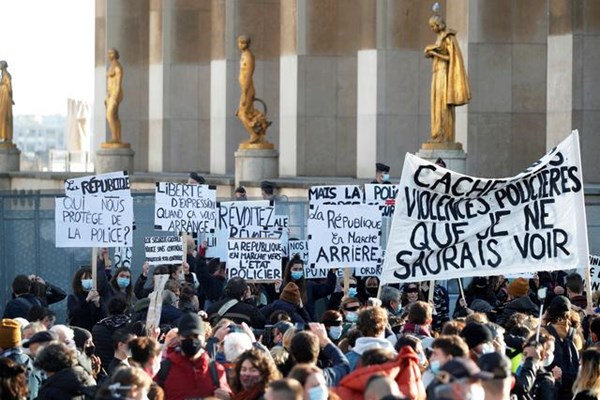 تظاهرات چند هزار نفری در فرانسه علیه ممنوعیت تصویربرداری از خشونت پلیس