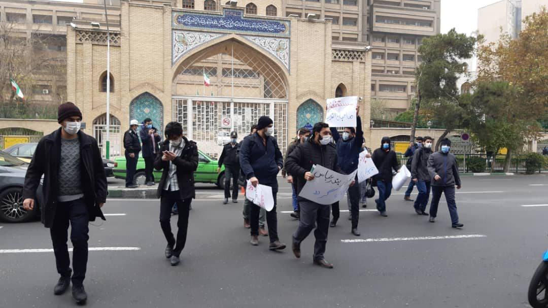 تجمع دانشجویان تهران برای عزل شهردار بندرعباس؛ هزینه بازسازی خانه زن بندرعباسی را شهردار بپردازد