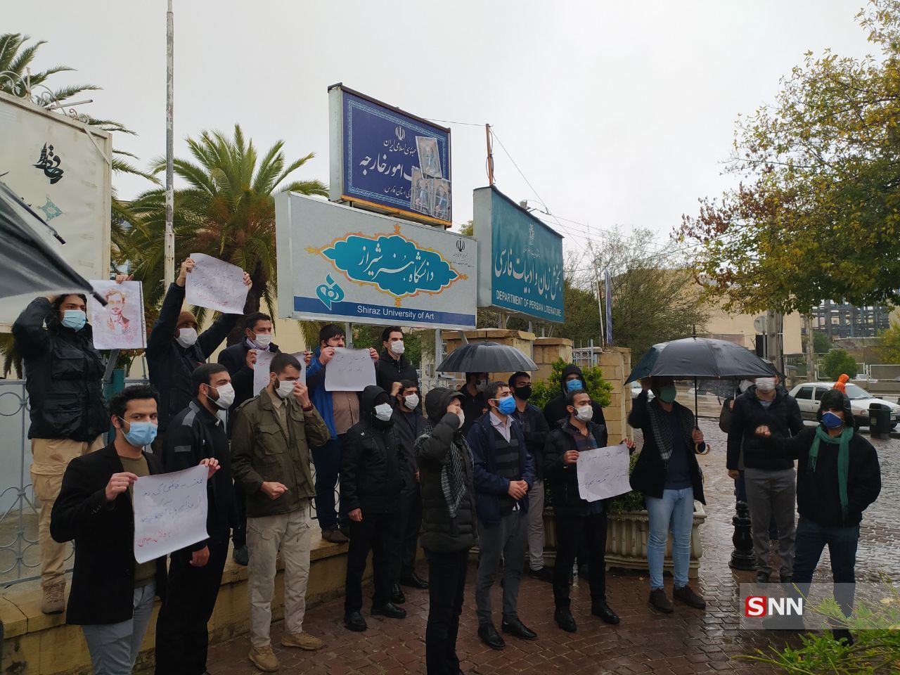 جمعی از دانشجویان شیرازی در محکومیت ترور دانشمند هسته‌ای کشور تجمع کردند