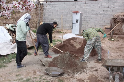  مرمت و بازسازی خانه محرومین در بخش کوهین از سوی دانشجویان قزوینی