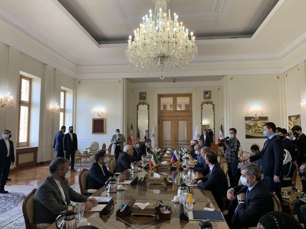 آغاز گفتگو‌های ظریف و وزیر خارجه روسیه