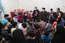 شب یلدای رئیس جمهور در کنار کودکان معلول و بی‌سرپرست